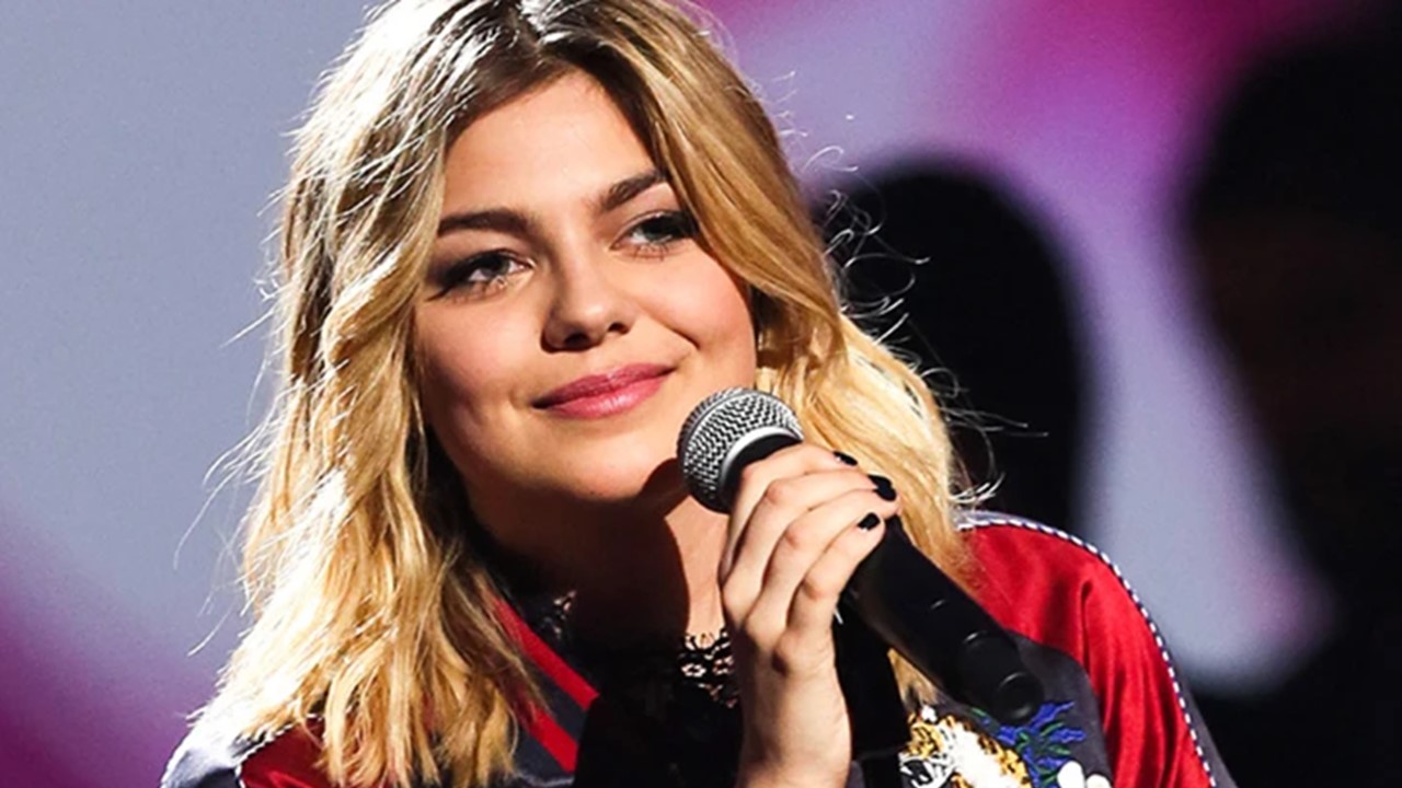 Louane a choisi le titre Les étoiles comme nouveau single extrait de