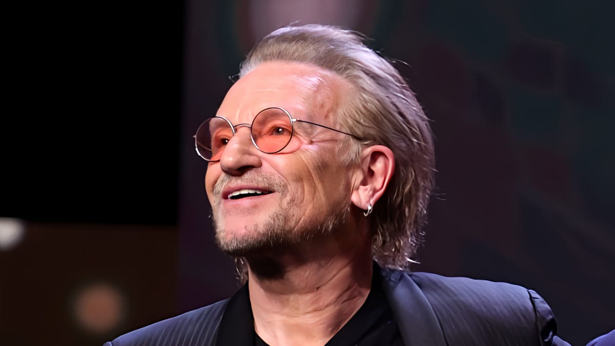 Bon anniversaire à Bono du groupe U2 (64 ans). Revoyez son concert surprise donné dans le métro de Kiev le 8 mai 2022.