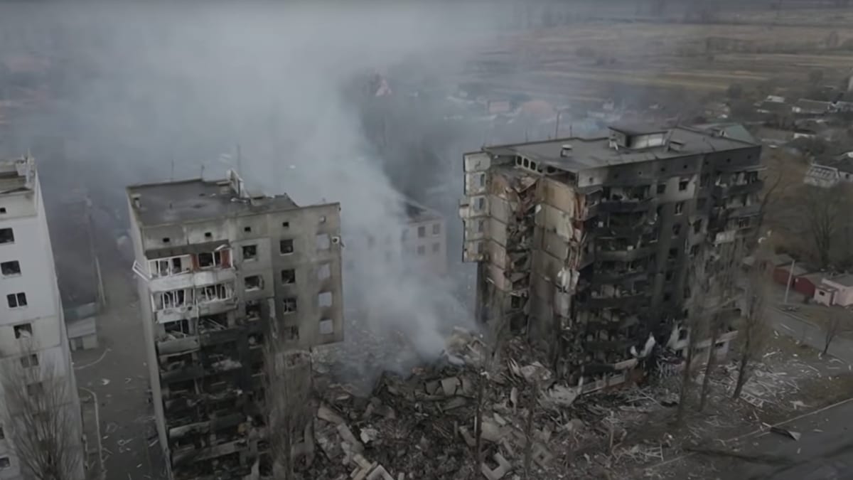 Des images de désolation en Ukraine sur la chanson “Russians” de Sting chantée par un Cover Mike Ferfolia