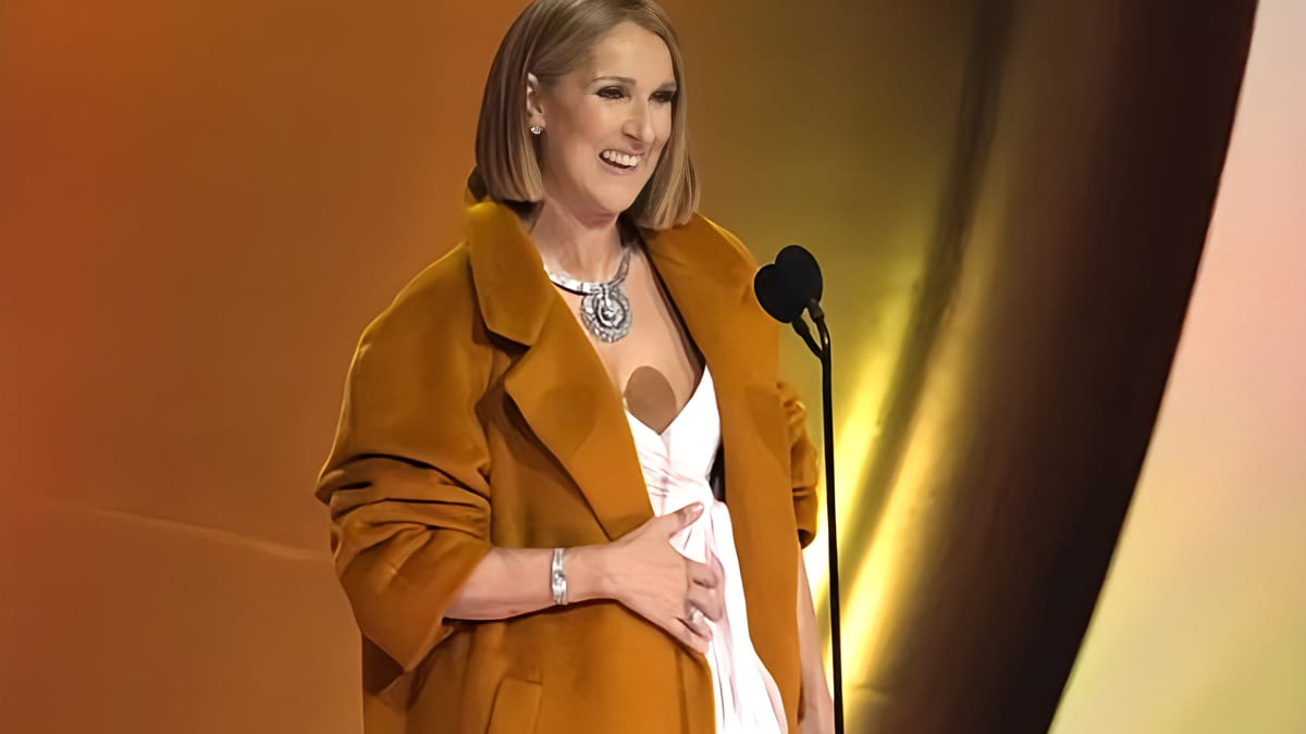 Céline Dion fait une apparition surprise aux Grammy Awards et reçoit une Standing Ovation.
