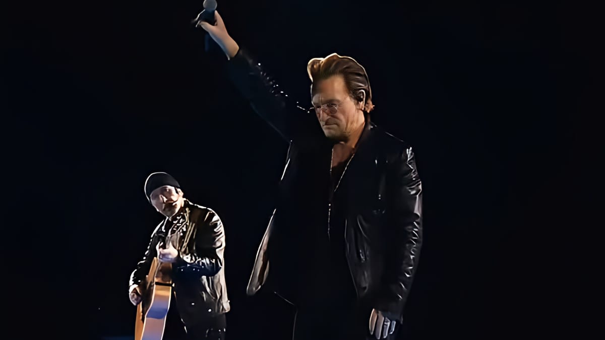 En plein concert, Bono et U2 rendent hommage à Alexeï Navalny