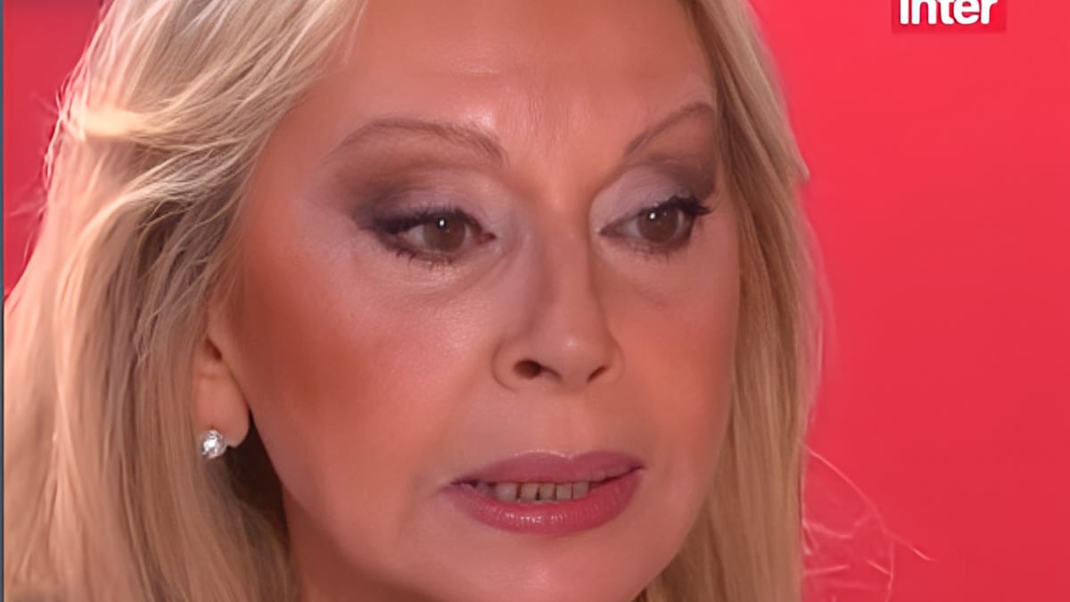 “Rien ne me fait du bien quand je suis triste. Je m’enferme…” En interview, Véronique Sanson évoque ses moments dépressifs.