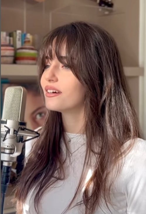 Giulia Falcone reprend “Mourir d’aimer” de Charles Aznavour