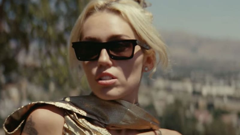 “Flowers” de Miley Cyrus est la chanson qui a atteint le plus rapidement le milliard de streams