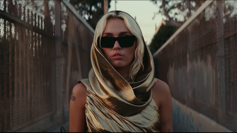 Miley Cyrus – Flowers – N°1 du Top Snep Singles!