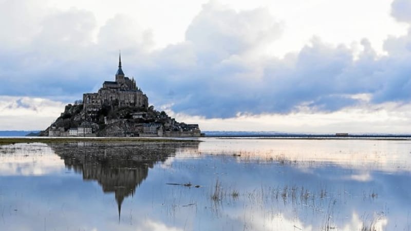Le Mont-Saint-Michel majestueux en musique. Daudia reprend “Perfect” d’Ed Sheeran