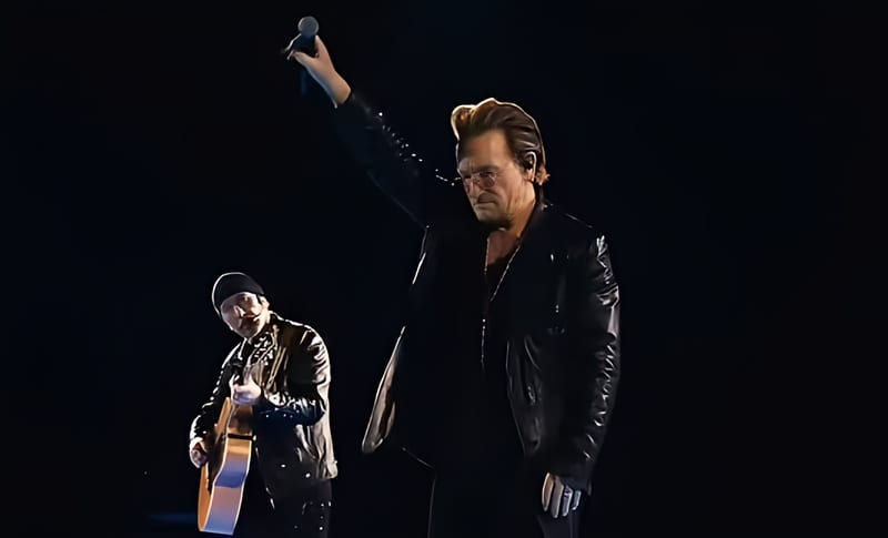 En plein concert, Bono et U2 rendent hommage à Alexeï Navalny