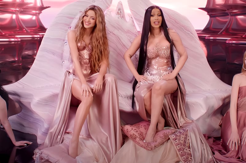 Shakira revient plus fort que jamais. Découvrez le clip génial de “Punteria”, extrait de son nouvel album.