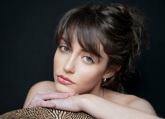 Giulia Falcone reprend “Total eclipse of the heart” de Bonnie Tyler et “La bohème” de Charles Aznavour.