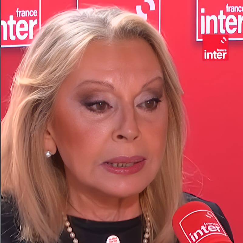“Rien ne me fait du bien quand je suis triste. Je m’enferme…” En interview, Véronique Sanson évoque ses moments dépressifs.