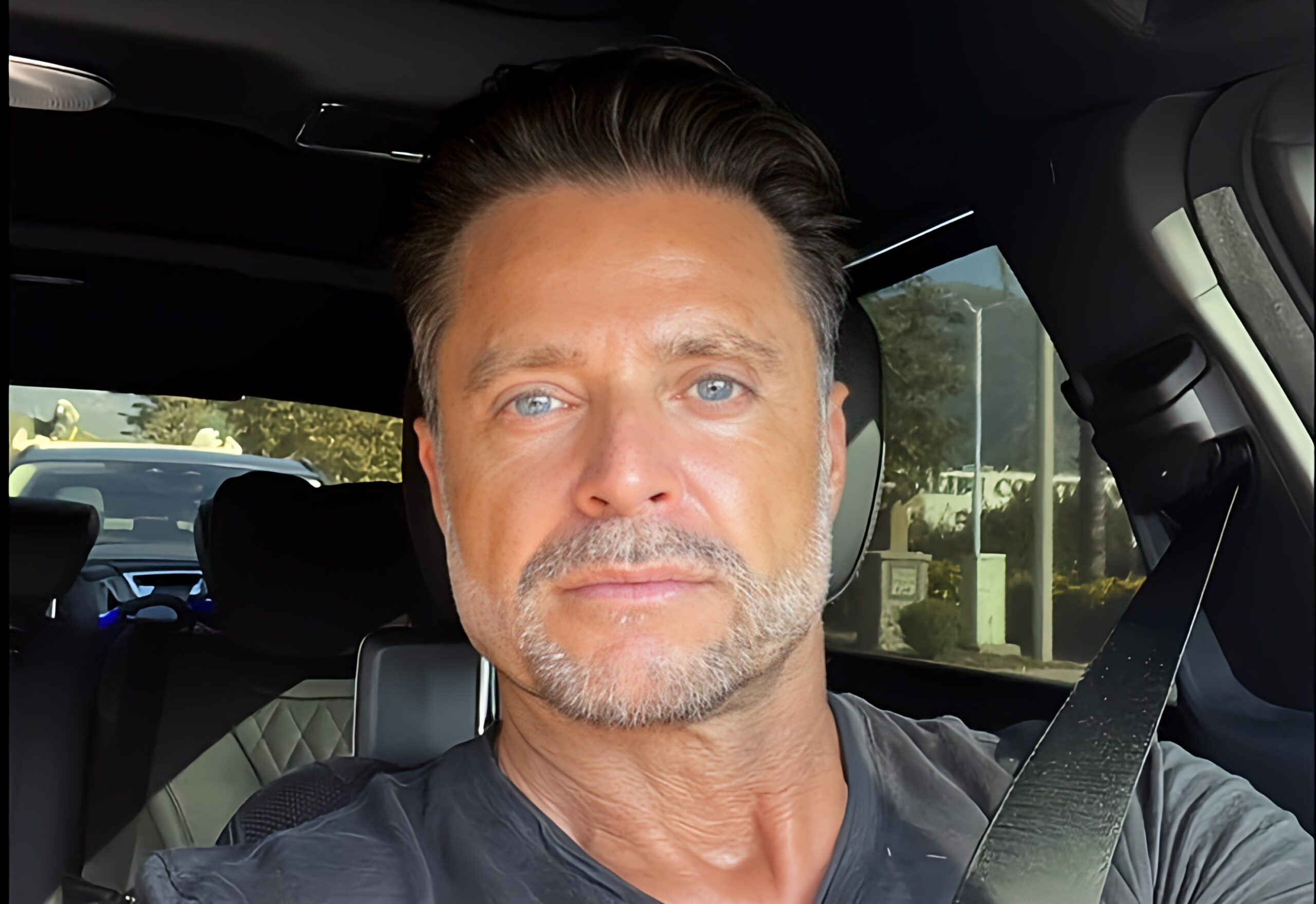 Le toujours beau David Charvet fête ses 52 ans. Les plus belles photos de l&rsquo;acteur chanteur des années 90&rsquo;s.