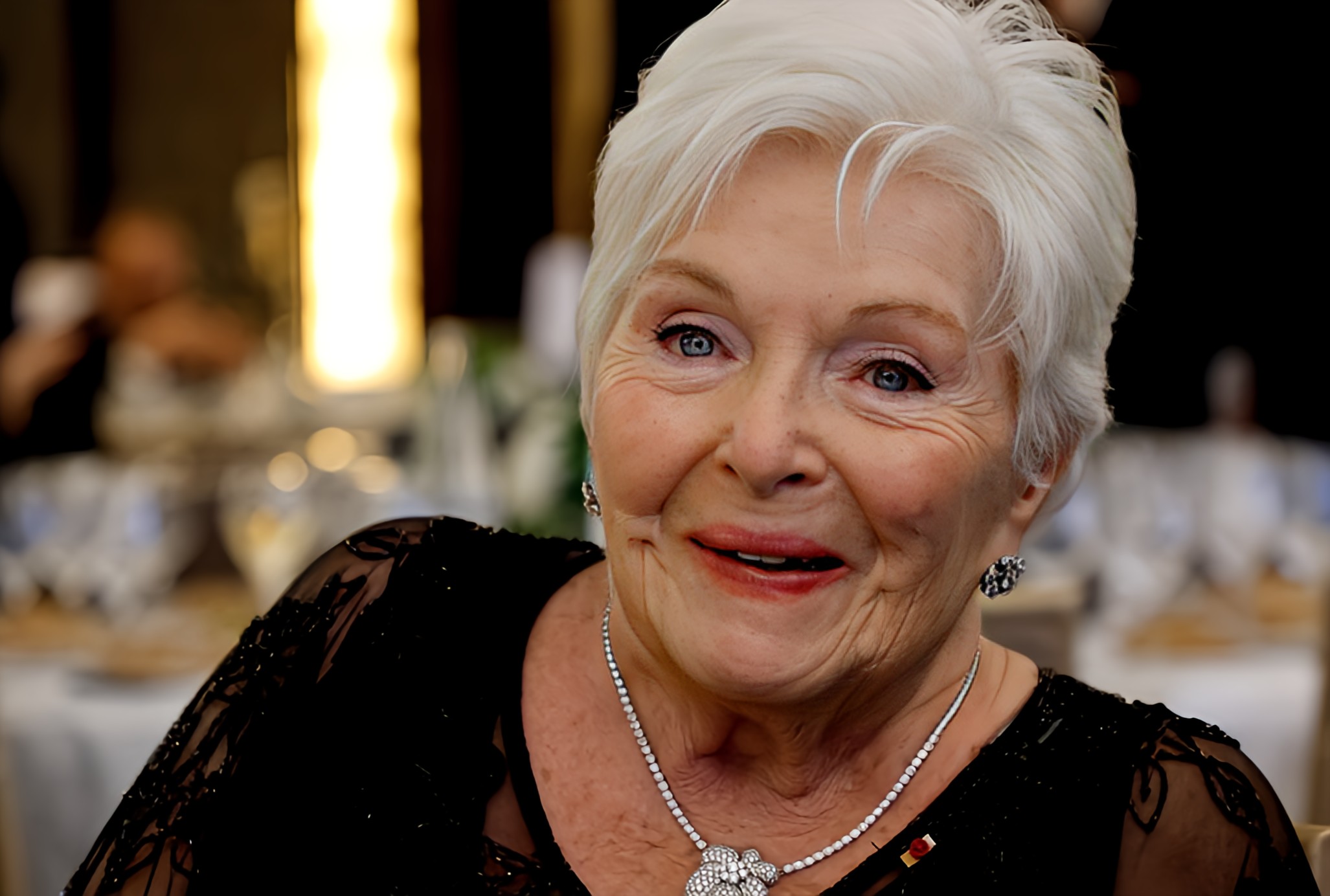 Bon anniversaire à Line Renaud qui fête ses 96 ans ce mardi 2 juillet.