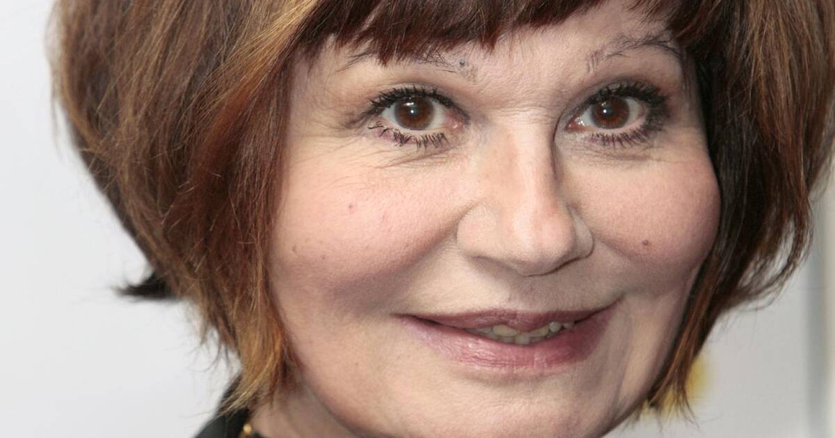 French singer Guesch Patti poses during the "Etoiles D'Or du cinema" awards ceremony on February 9, 2009 in Paris. AFP PHOTO FRANCOIS GUILLOT