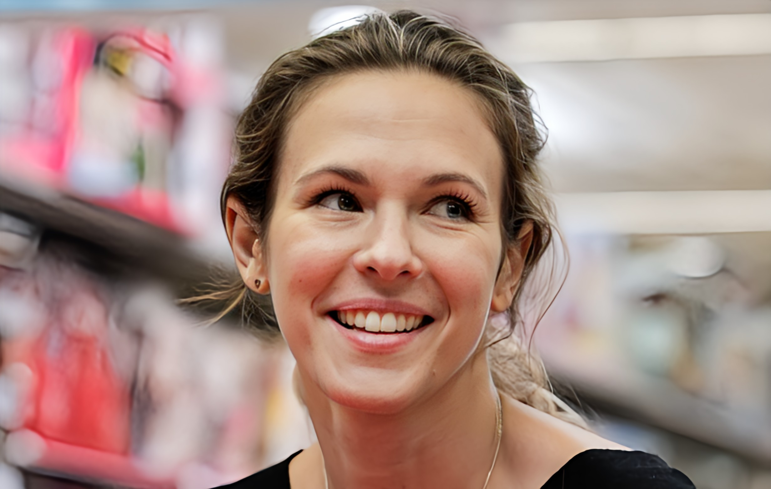 Bon anniversaire à Lorie Pester (42 ans)