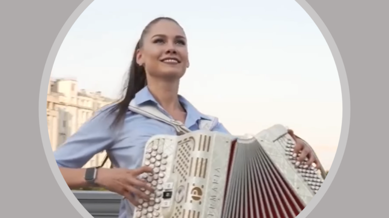 Incroyable ! Elle joue les grands standards du Rock à l'accordéon. Thunderstruck Smoke on the water... - accord