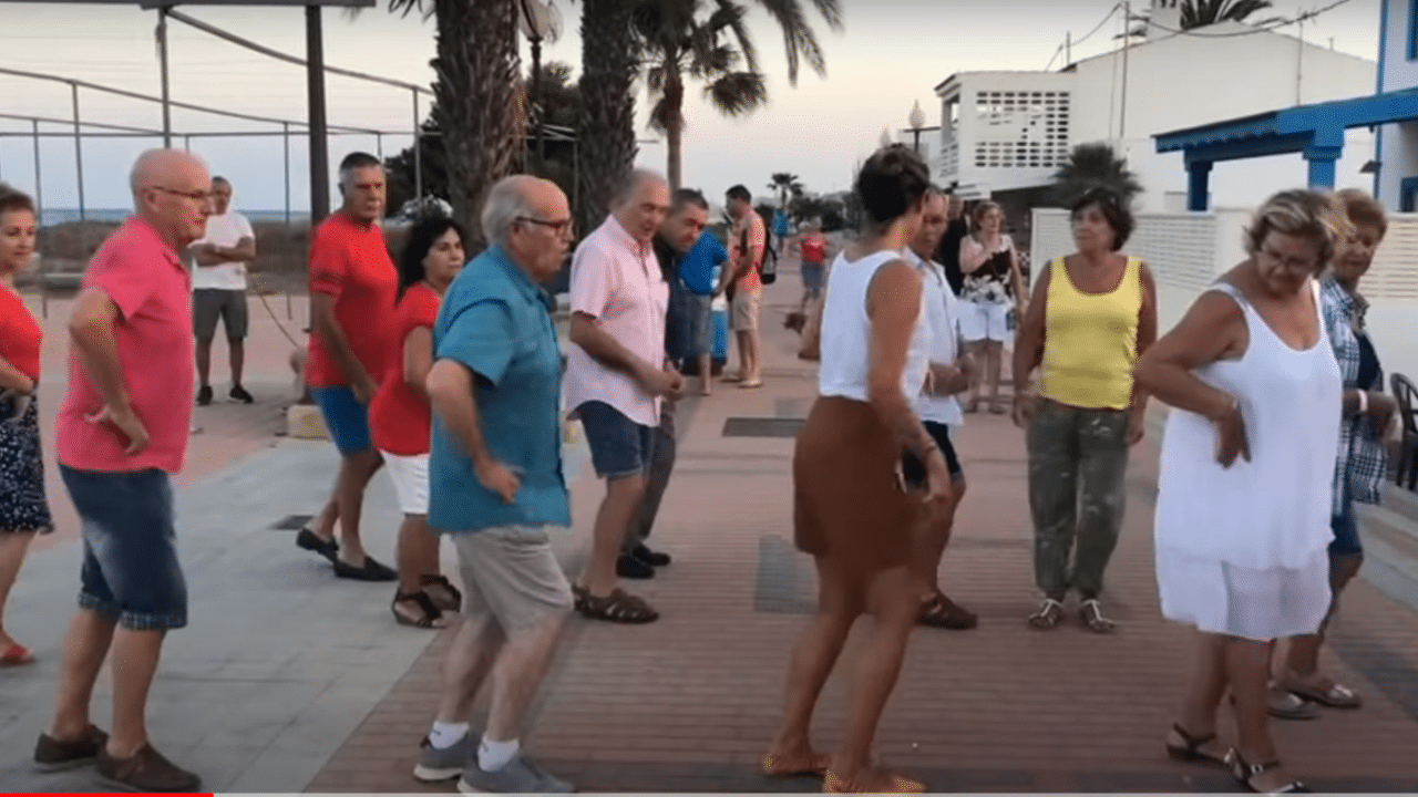 Tarantella, Une danse en ligne plutôt retro…