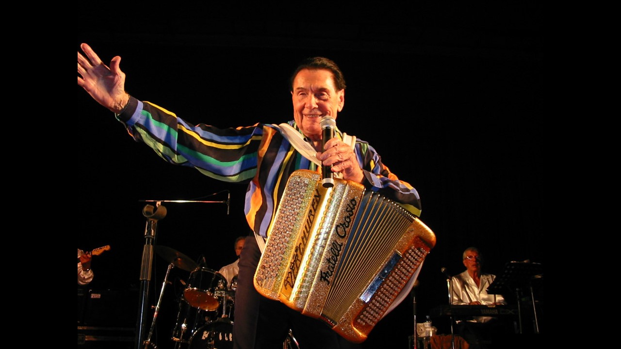 Une pensée pour l&rsquo;accordéoniste André Verchuren. A 91 ans, il se produisait encore. Ecoutez…