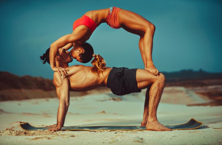 Séance d'AcroYoga en Inde. - acroyoga