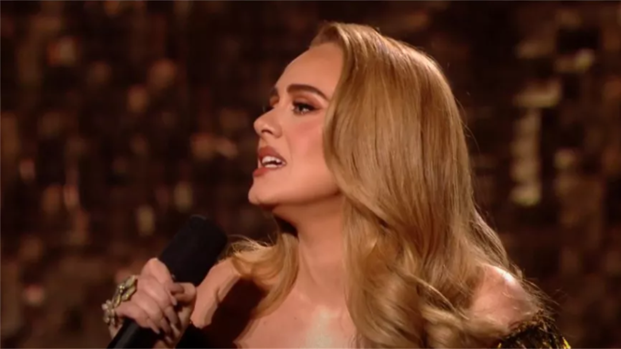 BRIT Awards 2022 : Adèle a tout raflé. Elle a aussi chanté en Live magnifiquement « I Drink Wine ». Ecoutez!