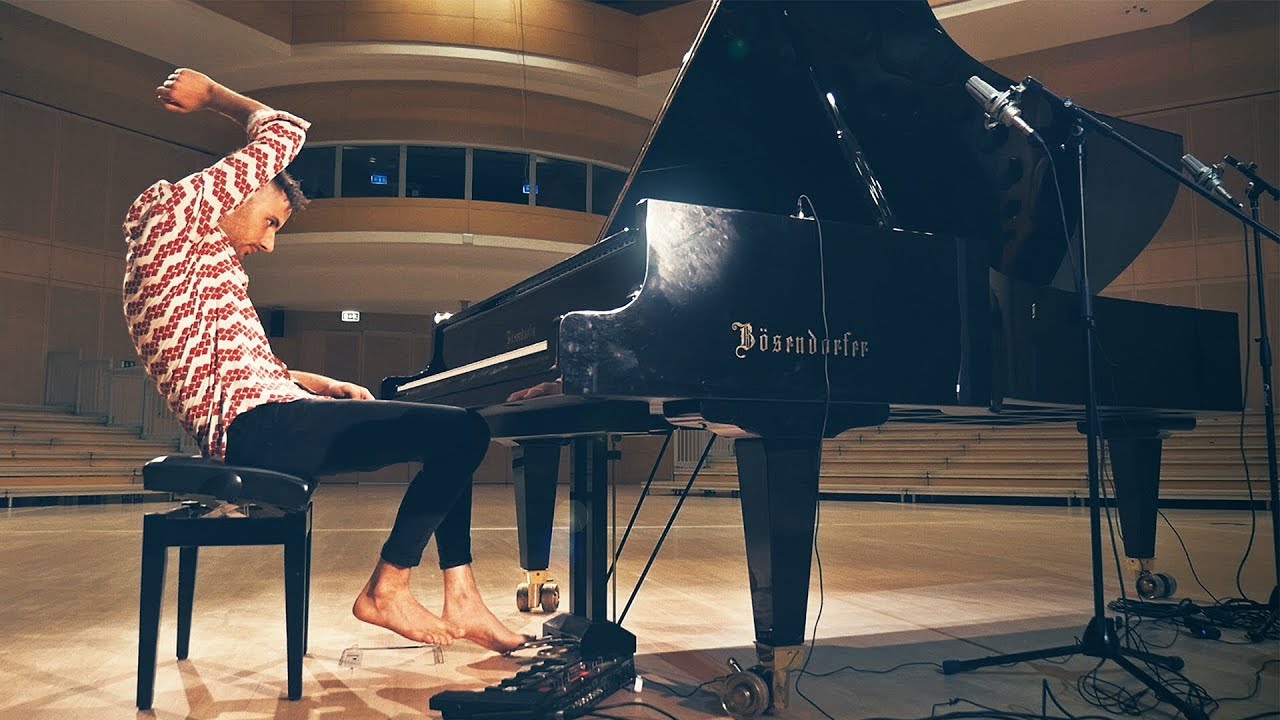 Un spécialiste des Covers reprend « Africa » de Toto.