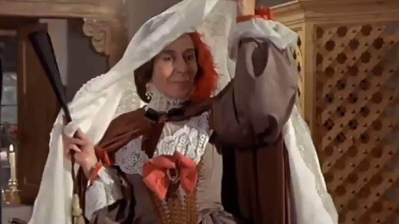 Une scène Culte du cinéma français : Le strip-tease d&rsquo;Alice Sapritch dans La Folie des Grandeurs