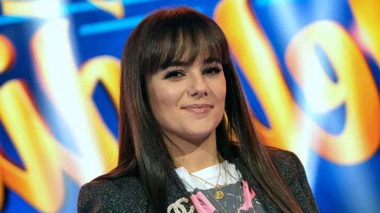 Alizée publie une photos d'elle avec sa plus jeune fille Maggy. Ses fans sont scotchés par la ressemblance - alizee 2