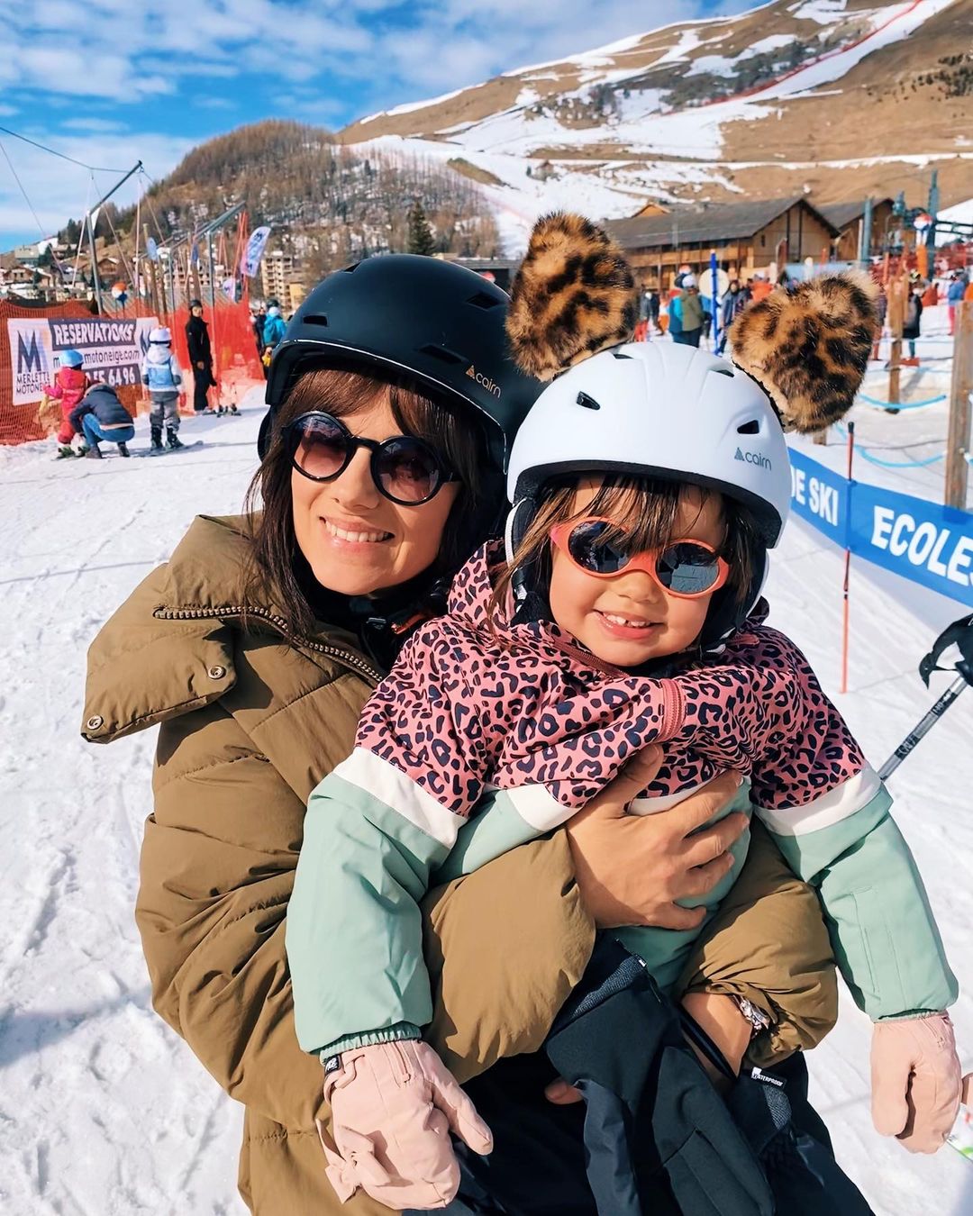 Alizée au ski avec sa fille