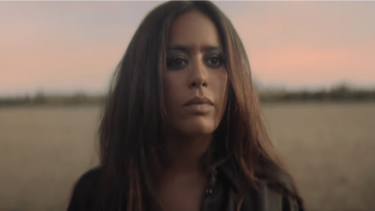 Amel Bent : Le clip du "Chant des colombes" - amel bent 4