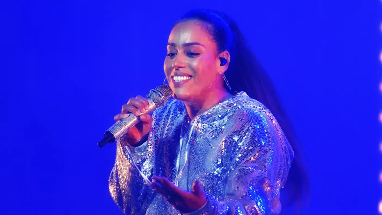 Amel Bent quitte « The Voice ». Ecoutez le discours poignant qu&rsquo;elle a adressé à son public au Zenith de Paris.