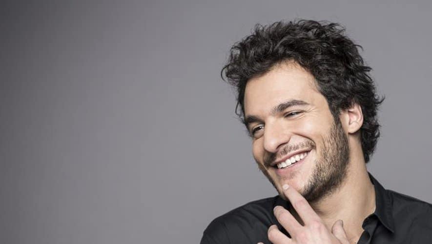 Le chanteur mais aussi Docteur en chirurgie dentaire fête ses 37 ans.