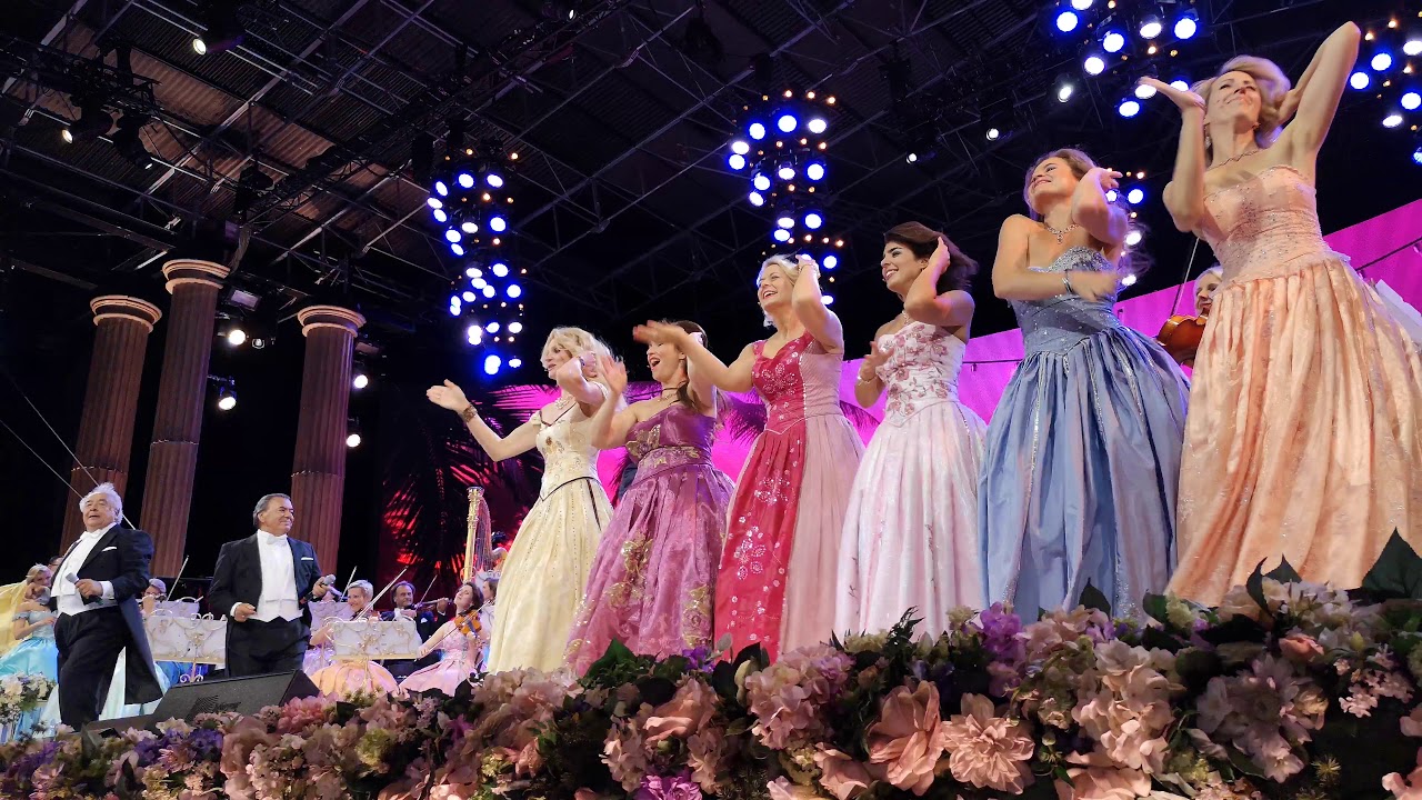 Quand l&rsquo;orchestre d&rsquo;André Rieu jouait et dansait La Macarena…