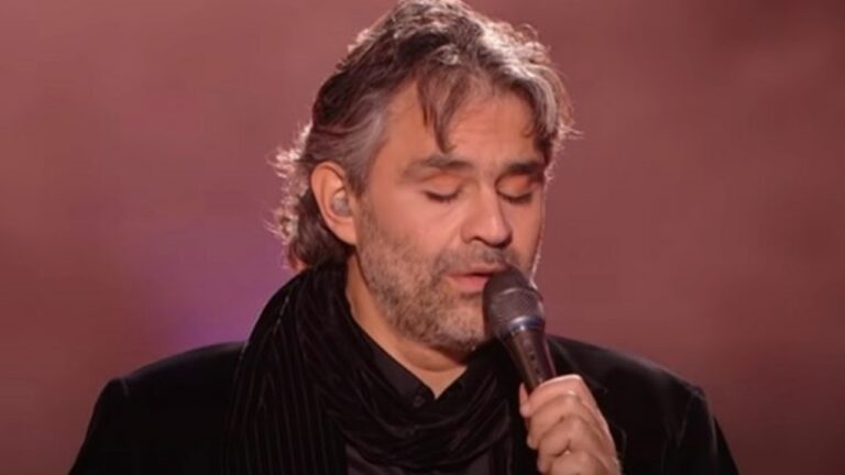 Retour sur un moment suspendu : Andrea Bocelli chante "Can't Help Falling In Love" - andrea bocelli 1 1