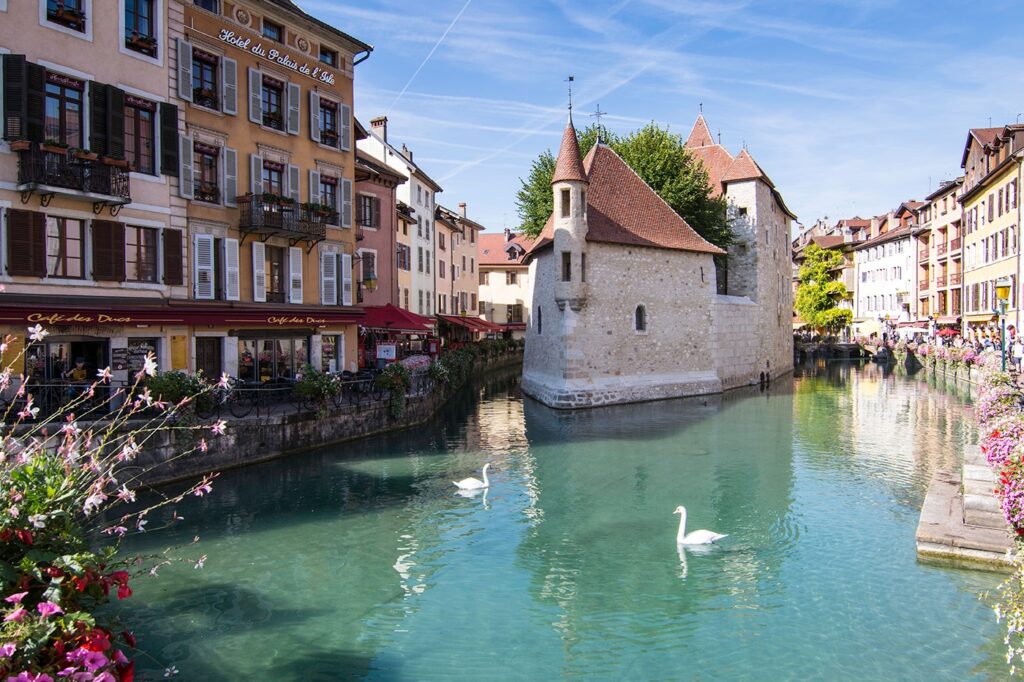 Escapade en musique au bord du Lac d'Annecy - annecy la vieille ville et le thiou default format