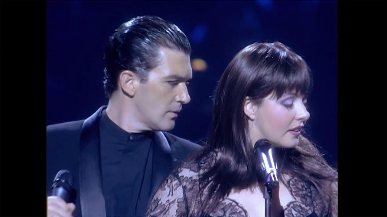 Savez-vous qu&rsquo;Antonio Banderas chante merveilleusement bien ? Ecoutez-le…