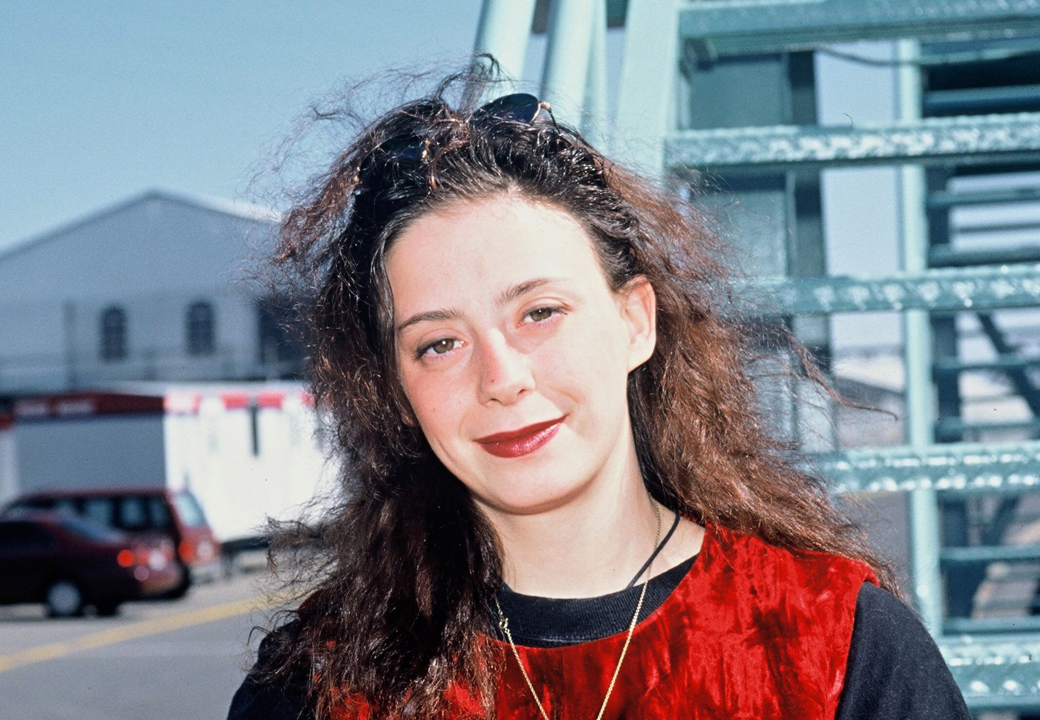 Anne Drossart, ex maîtresse d&rsquo;Yves Montand sort le livre « Cette enfant qui te tendait les bras »