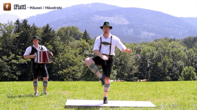 Le Schuhplattler: Une tradition tyrolienne à danser même sur son balcon... - autriuce