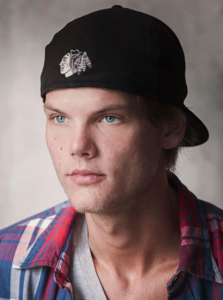 Le 20 avril 2018, Avicii se suicidait à seulement 28 ans. Le 20 avril 2018, Avicii se suicidait à seulement 28 ans. - avicii 2014 003cr