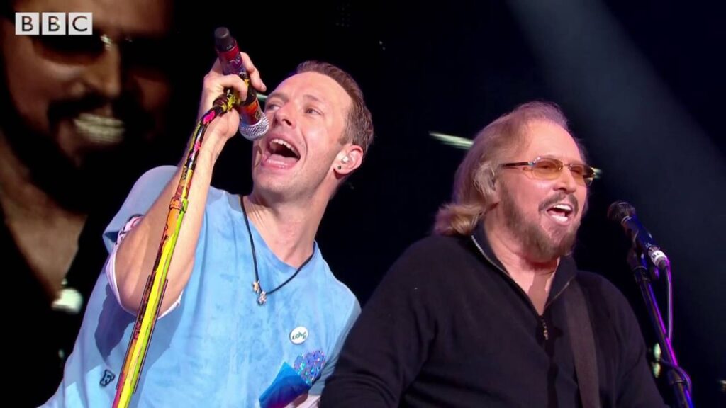 Le jour où Coldplay chantait avec Barry Gibb "Staying Alive" - bees gees
