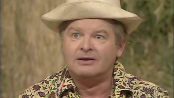 Benny Hill musicien et danseur... - benny hill