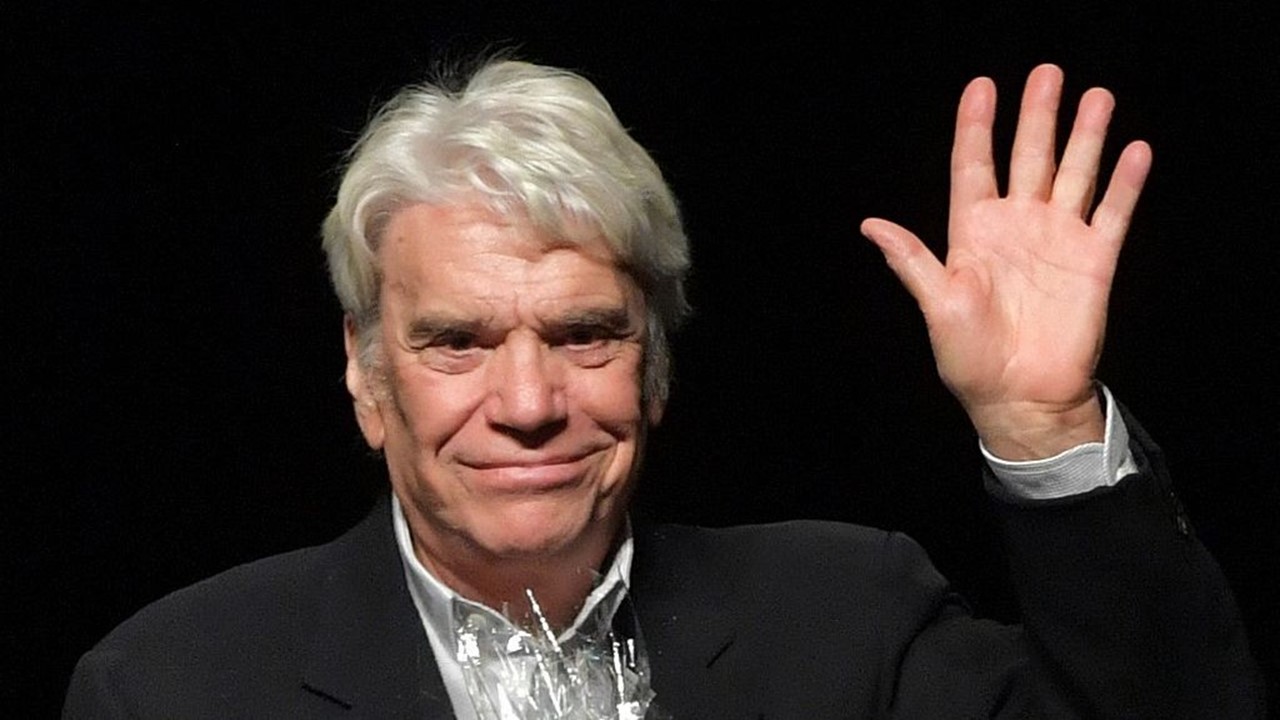 Bernard Tapie nous quittait le 3 octobre 2021. Ecoutez « Passeport pour le soleil » sa première chanson.
