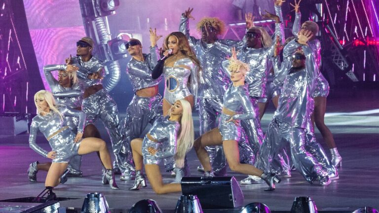 Beyoncé rend un vibrant hommage à Tina Turner au Stade de France - beyonce 3