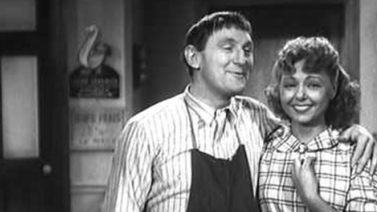 Bourvil à 31 ans. Il chante « C&rsquo;est l&rsquo;piston » dans le film « Blanc comme neige »