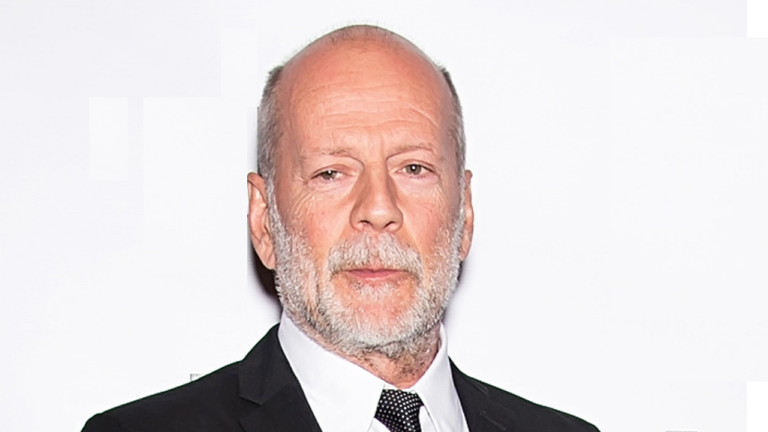 Bruce Willis met fin à sa carrière pour cause d'aphasie, un trouble du langage causé par une lésion cérébrale. - bruce willis 1