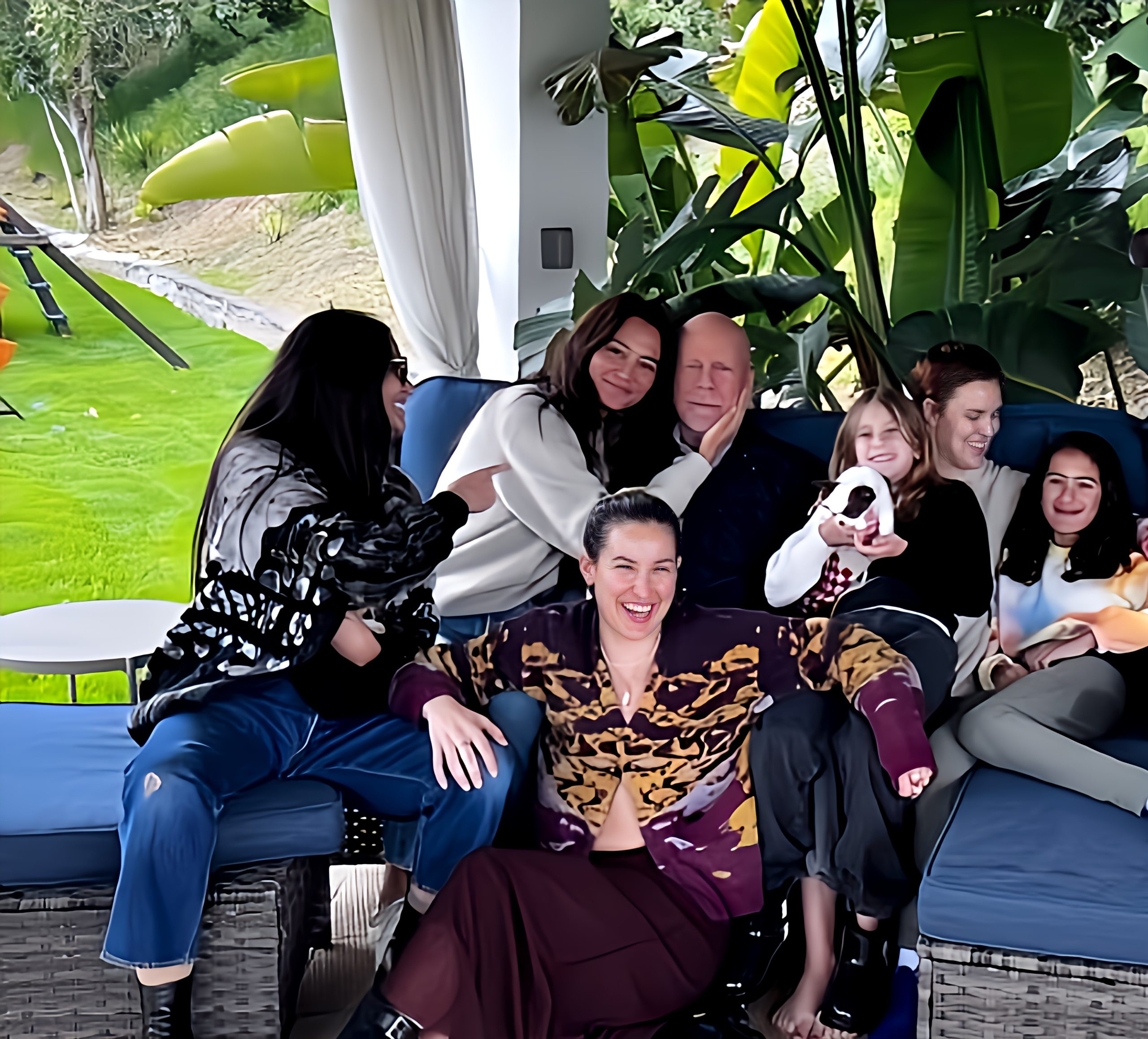 Bruce Willis, atteint d&rsquo;une maladie dégénérative, a fêté Thanksgiving  entouré de tous ses proches.