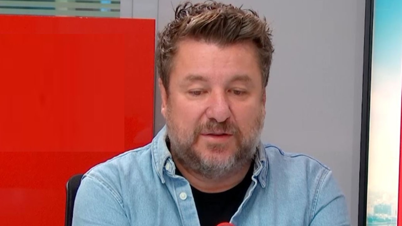 En larmes, Bruno Guillon raconte l&rsquo;agression dont il a été victime en pleine nuit, avec sa famille.