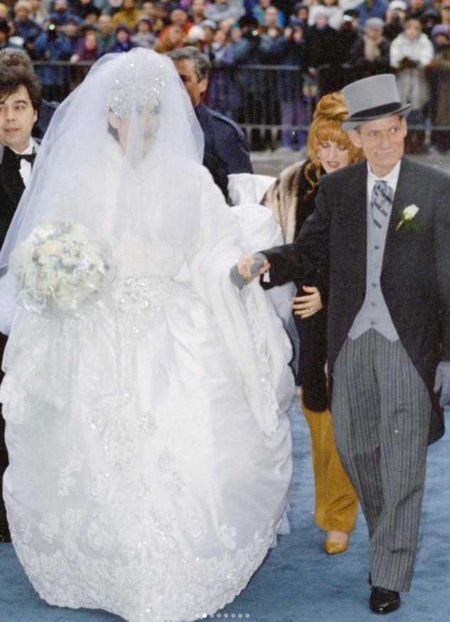 Diaporama de Céline Dion en mariée. C'était le 19 décembre 1994 - c2 1