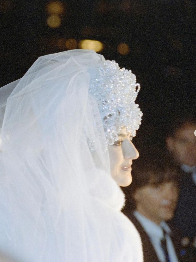 Diaporama de Céline Dion en mariée. C'était le 19 décembre 1994 - c5 1