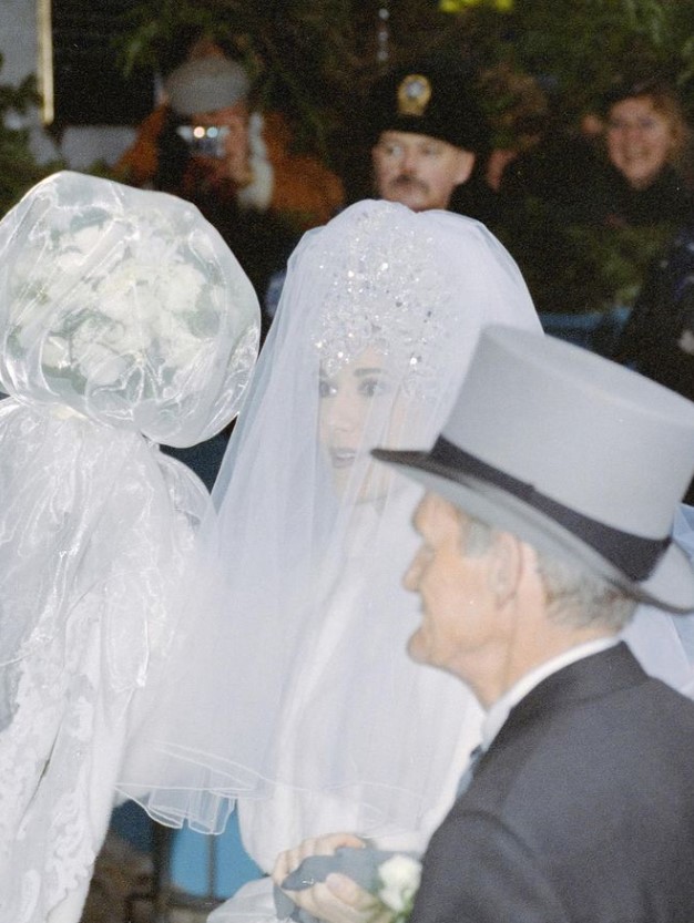 Diaporama de Céline Dion en mariée. C'était le 19 décembre 1994 - c89