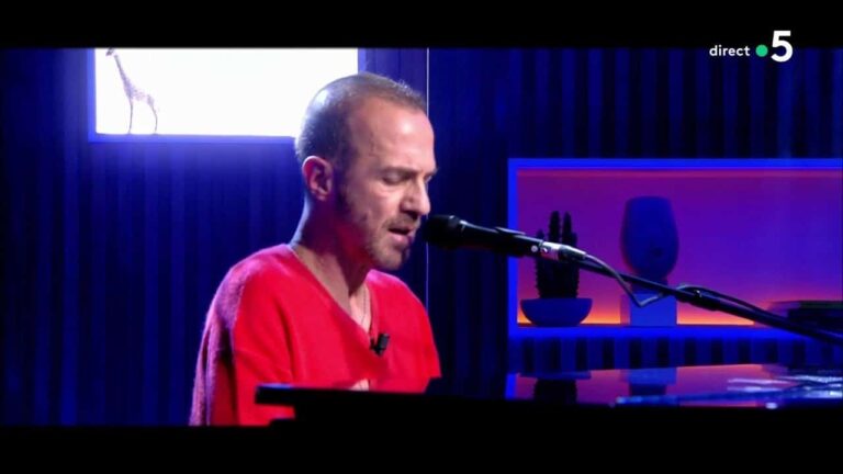 Calogero chante "Celui d'en bas" en Live dans C à Vous. - calogero 3