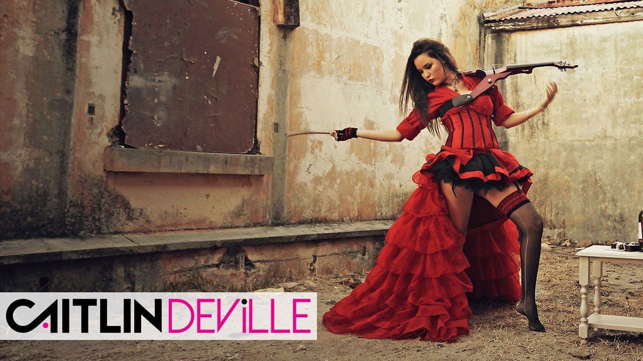 « Subeme La Radio » de Enrique Iglesias par Caitlin De Ville